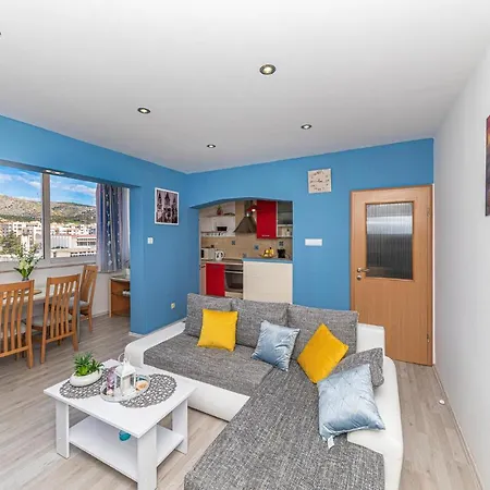 Appartement Stunning In With Kitchen *