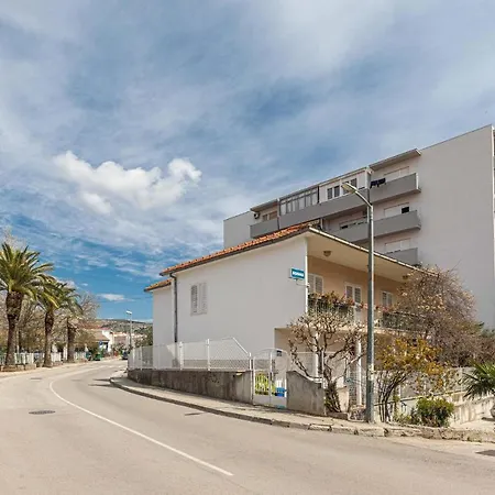 Appartement Stunning In With Kitchen Trogir