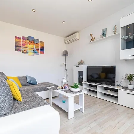 Appartement Stunning In With Kitchen *