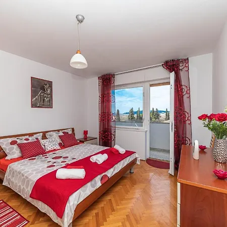 Appartement Stunning In With Kitchen